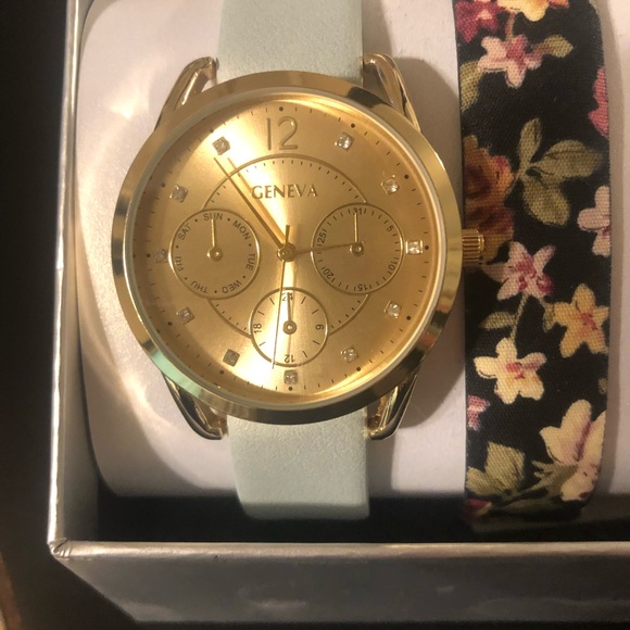 Gold watch with interchangeable bands - Picture 2 of 3